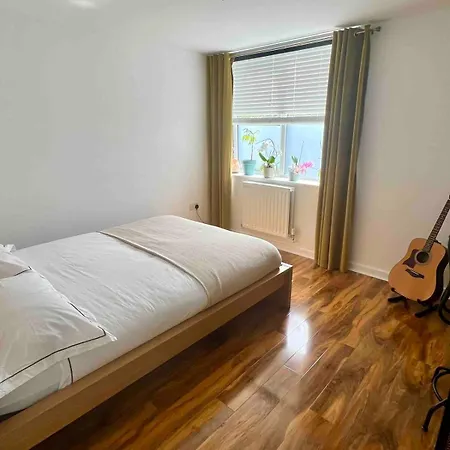 Apartment Cosy 1 Bedroom Flat Near Heathrow With Parking Feltham