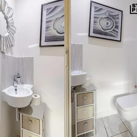 Large Town House Long Term London