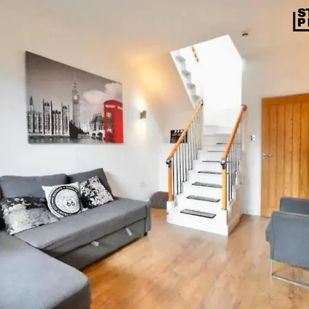 Large Town House Long Term *