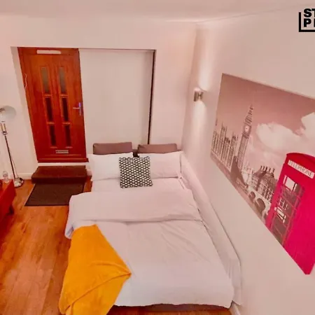 Large Town House Long Term Semesterbostad
