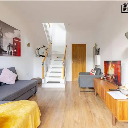 Large Town House Long Term Semesterbostad London