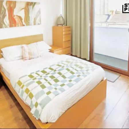 Large Town House Long Term Semesterbostad