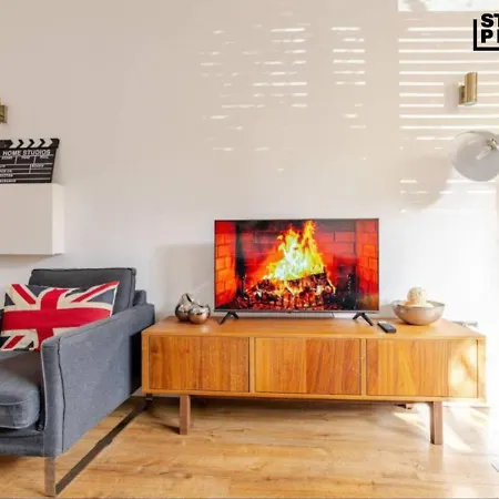 Large Town House Long Term Semesterbostad