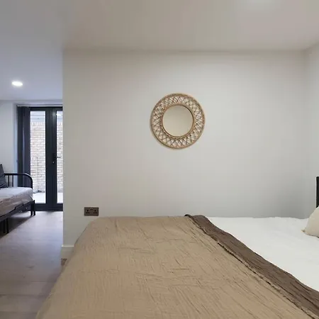 Beautiful Olive House 2 Apartment *
