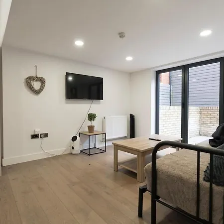 Apartment Beautiful Olive House 2