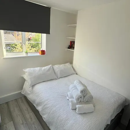 Modern 1br 5 Mins To Tube, Free Parking & Sofa Bed Ealing