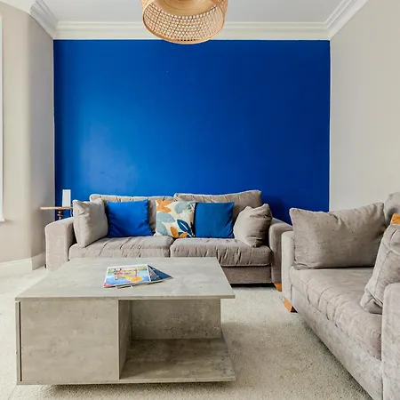 Apartment Spacious 3br With Garden & Parking, *