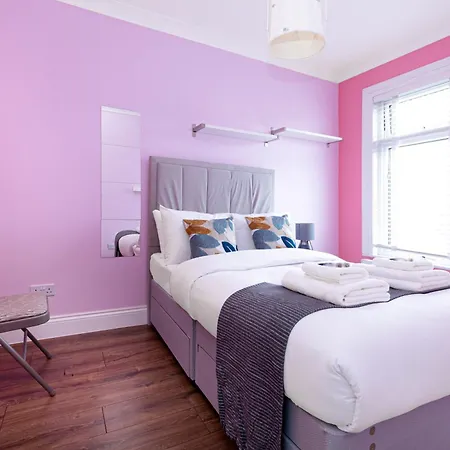 Apartment Spacious 3br With Garden & Parking, Ilford