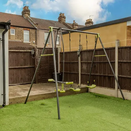 Spacious 3br With Garden & Parking, Apartment *