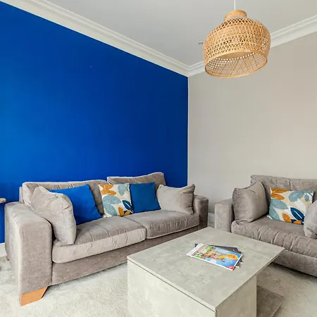 Apartment Spacious 3br With Garden & Parking, Ilford