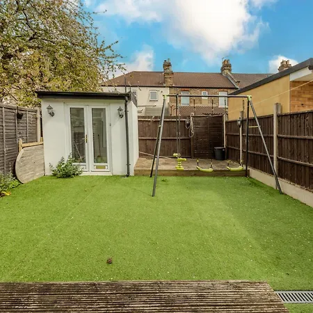 Spacious 3br With Garden & Parking, *