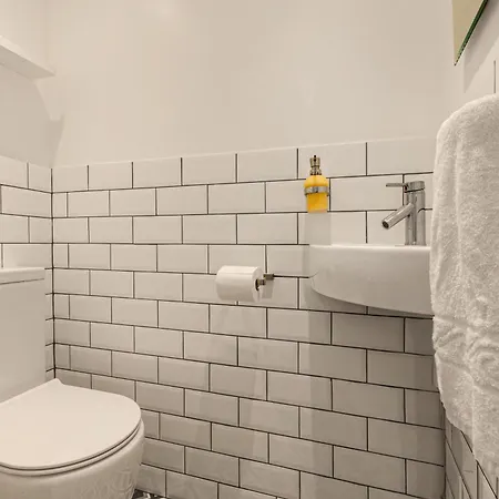 Spacious 3br With Garden & Parking, * Ilford