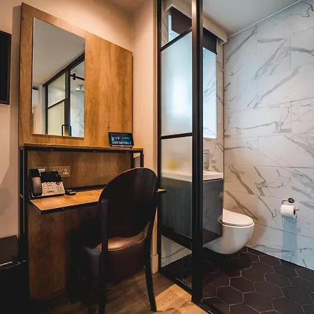 Euston Square 3*