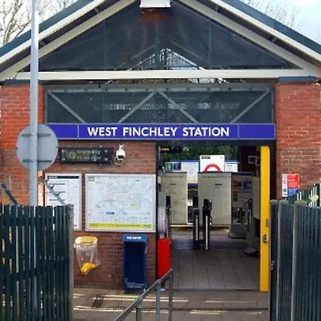 New Cosy 2 Bedroom Detached House West Finchley *