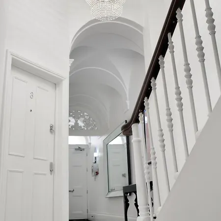 Oxford Street Homestay London