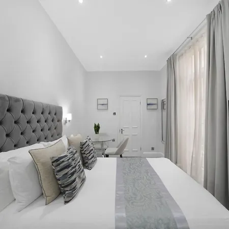 Oxford Street Homestay London