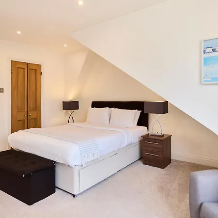 Apartment The Porchester Gardens - Modern & Bright 4bdr With Garden And Parking