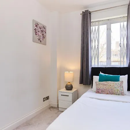 Apartment The Porchester Gardens - Modern & Bright 4bdr With Garden And Parking