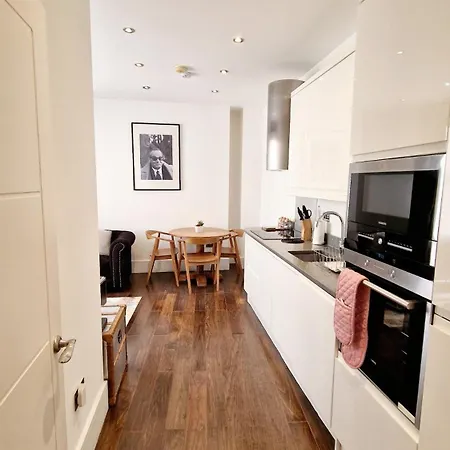 Apartment Clockwork Flats *