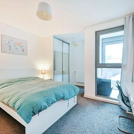 Urban Getaway Apartment Brentford