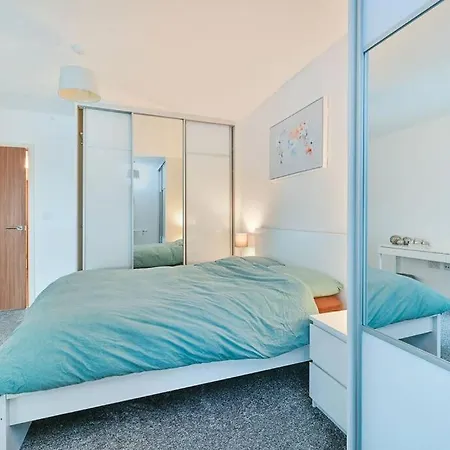 Urban Getaway * Brentford