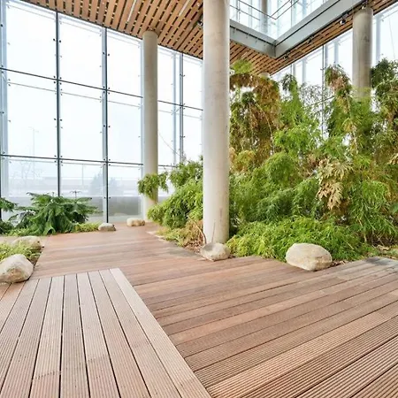 Urban Getaway Apartment *