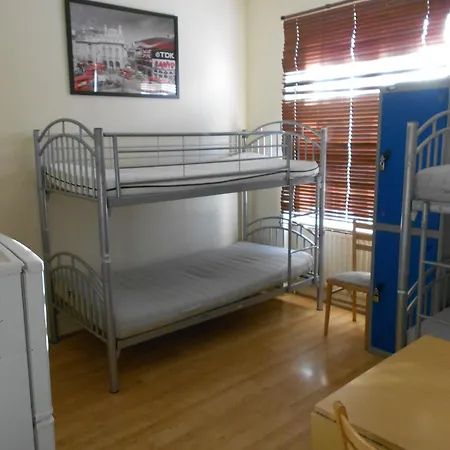 24/7 Hostel