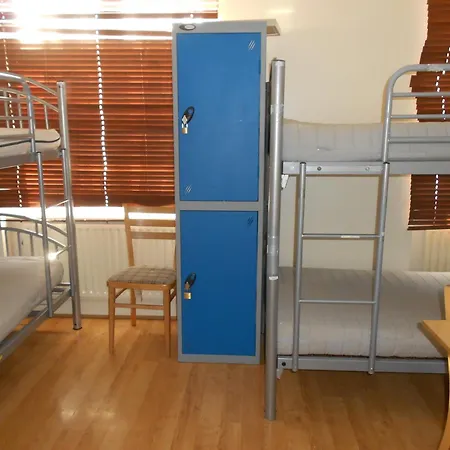 24/7 Hostel *