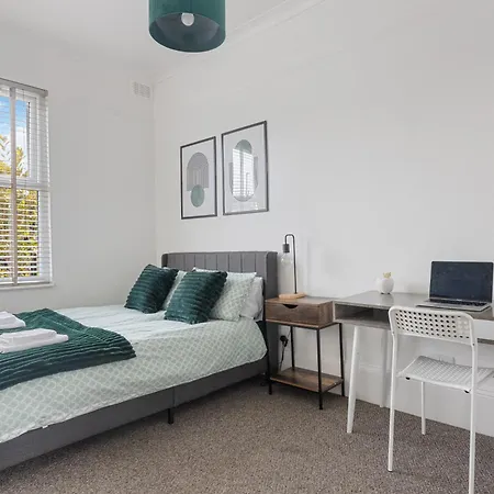 Apartment The Turnpike - Free Parking *