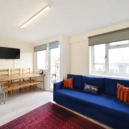 Spacious 5 Bedroom 3 Mins Walk From Mile End * London