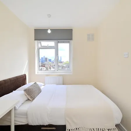Spacious 5 Bedroom 3 Mins Walk From Mile End Apartment