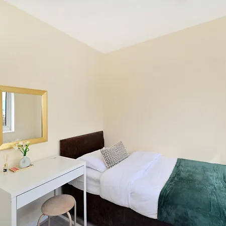 Apartment Spacious 5 Bedroom 3 Mins Walk From Mile End London