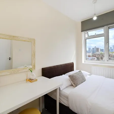 Spacious 5 Bedroom 3 Mins Walk From Mile End * London