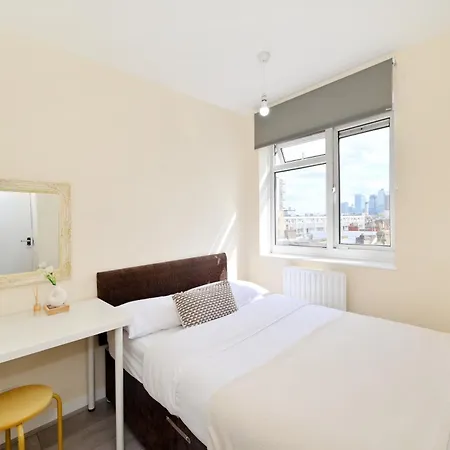 Spacious 5 Bedroom 3 Mins Walk From Mile End Apartment