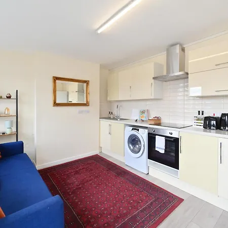 Apartment Spacious 5 Bedroom 3 Mins Walk From Mile End *