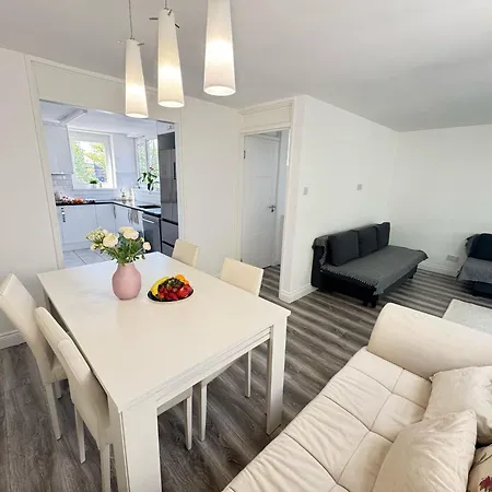 Betty Homes - Nearby Angel And Highbury Apartment