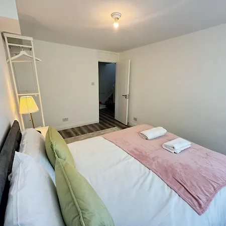 Betty Homes - Nearby Angel And Highbury Apartment *