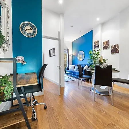 Luxurious 3 Bedroom Flat With Balcony In Kensington For 7 Next To Station Near Harrods * London