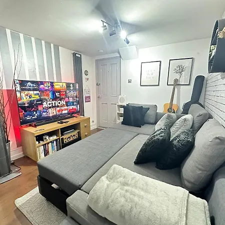Cozy Modern In The Heart Of *