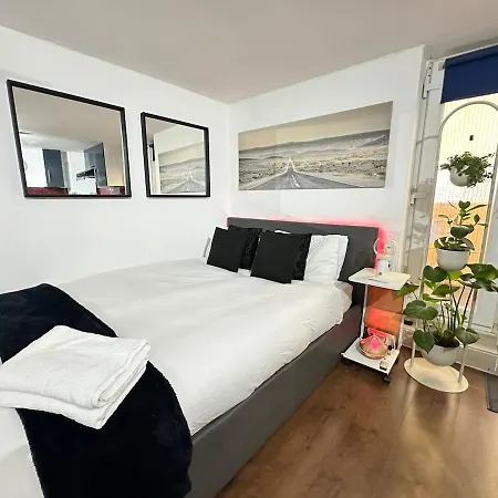 Holiday home Cozy Modern In The Heart Of *