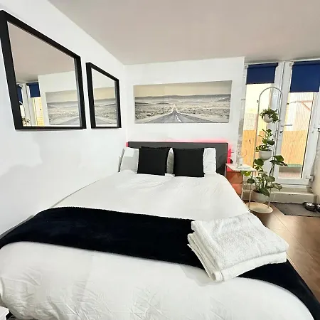 Holiday home Cozy Modern In The Heart Of *