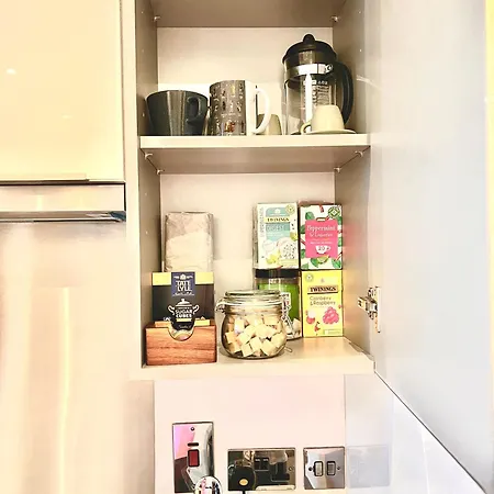 2 Bed In Oxford Street * London