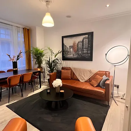 2 Bed In Oxford Street * London