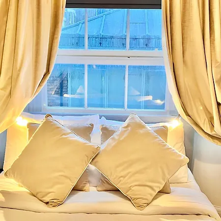 2 Bed In Oxford Street *