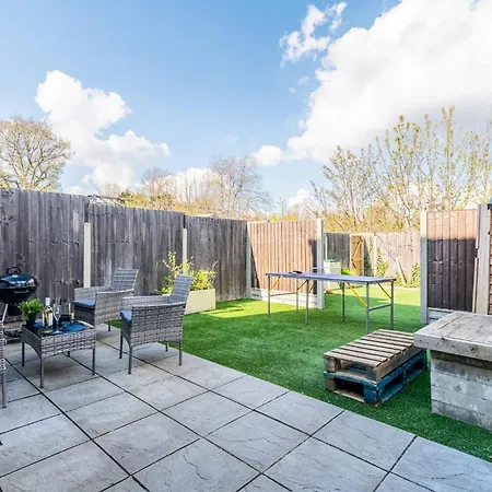 Apartment Parking, Yard, Bbq, Chic Near Wembley *