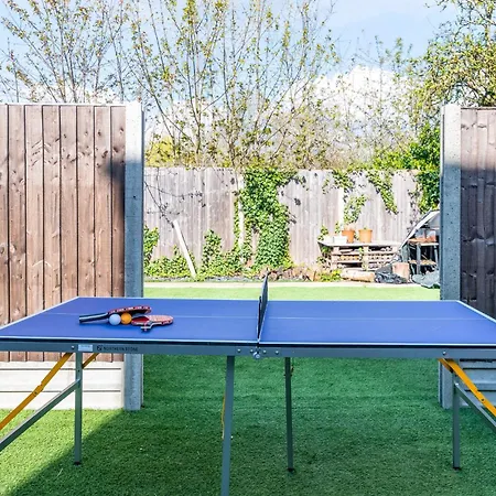 Apartment Parking, Yard, Bbq, Chic Near Wembley