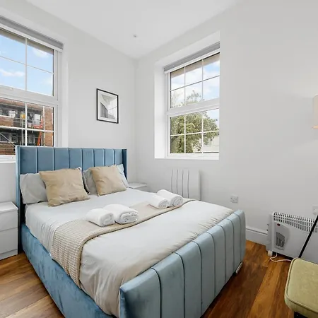 1 Bed In Stratford, With Free Parking & Wi-fi דירה *