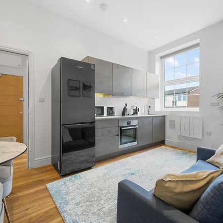 1 Bed In Stratford, With Free Parking & Wi-fi דירה לונדון