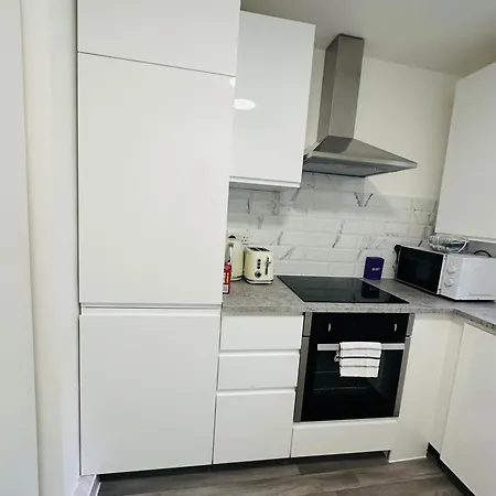 Apartment Entire 2-bedroom Flat Close To Hyde Park, Paddington Station, Bayswater And Queensway Station