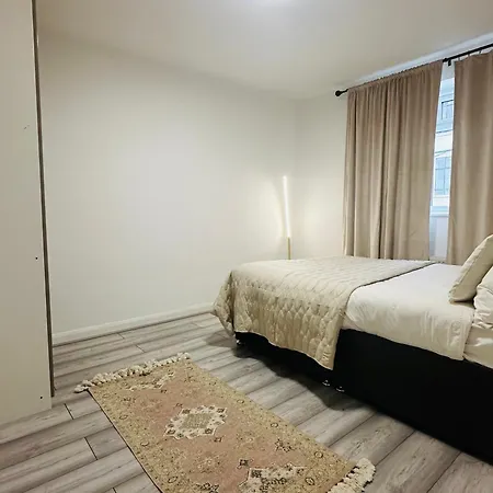 Entire 2-bedroom Flat Close To Hyde Park, Paddington Station, Bayswater And Queensway Station *